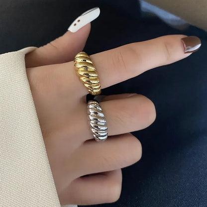 Classic Ring for Women Girls Bread Twist Shape Gold Color Rings Accessories Finger Fashion Jewelry Wholesale