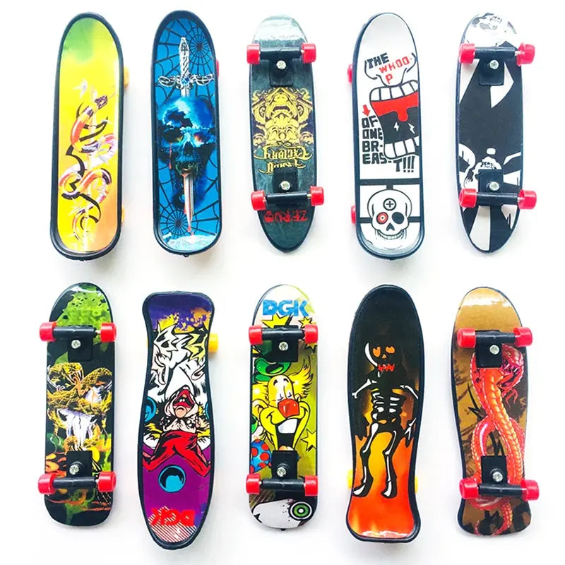 1pc 2.8*10CM Fingerboard Mini Creative Fingertips Skateboard Plastic Finger Skate Scooter Color Random