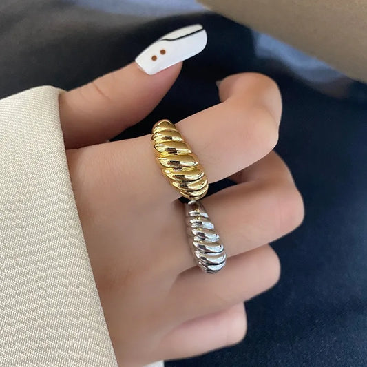 Classic Ring for Women Girls Bread Twist Shape Gold Color Rings Accessories Finger Fashion Jewelry Wholesale