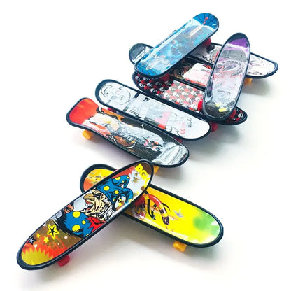 1pc 2.8*10CM Fingerboard Mini Creative Fingertips Skateboard Plastic Finger Skate Scooter Color Random